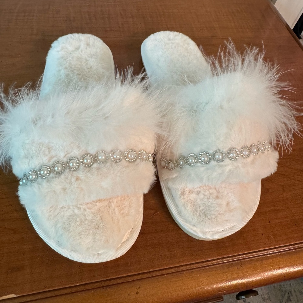 Fluffy White Slippers with Rhinestone Detail